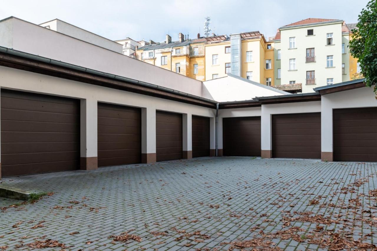 Designed Apartment Next To Vaclav Square With Terrace And Private Garage Prága Kültér fotó