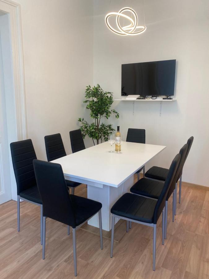 Designed Apartment Next To Vaclav Square With Terrace And Private Garage Prága Kültér fotó